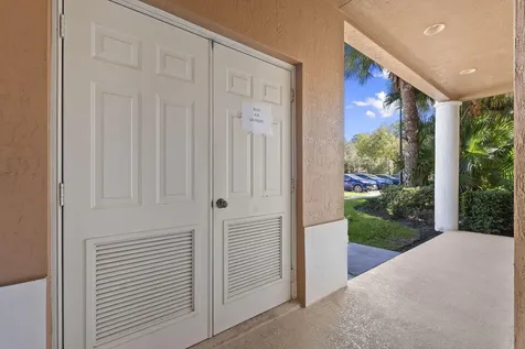 8233 Mulligan Circle Port Saint Lucie FL 34986