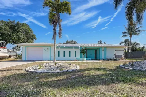 683 SE Harborview Drive Port Saint Lucie FL 34953