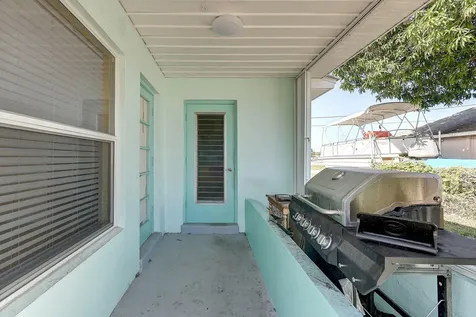 683 SE Harborview Drive Port Saint Lucie FL 34953
