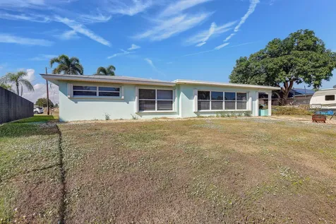 683 SE Harborview Drive Port Saint Lucie FL 34953