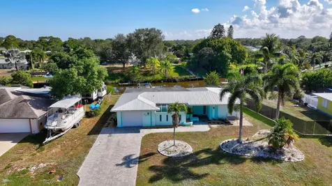 683 SE Harborview Drive Port Saint Lucie FL 34953