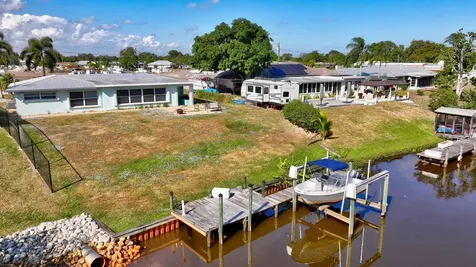 683 SE Harborview Drive Port Saint Lucie FL 34953