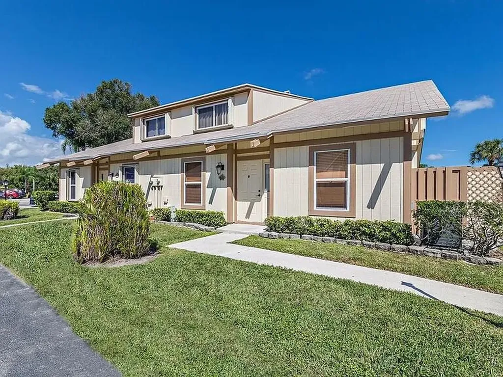 211 Maplecrest Circle Jupiter FL 33458