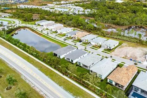 2752 Se Ashfield Drive Port Saint Lucie FL 34984