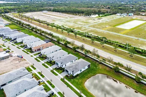 2752 Se Ashfield Drive Port Saint Lucie FL 34984