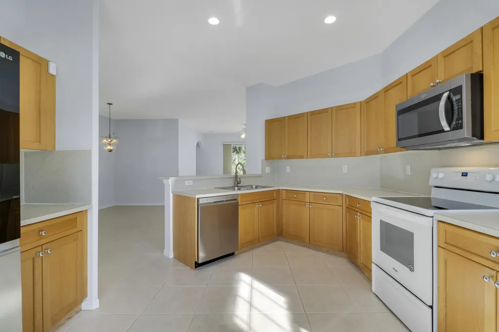708 Sw Rocky Bayou Terrace Port Saint Lucie FL 34986