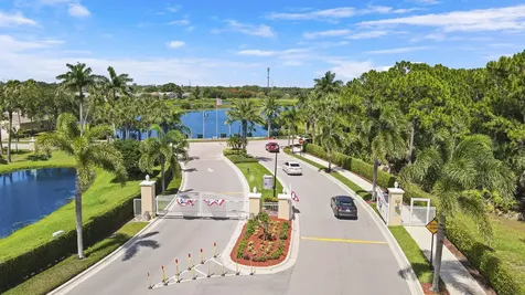 708 Sw Rocky Bayou Terrace Port Saint Lucie FL 34986