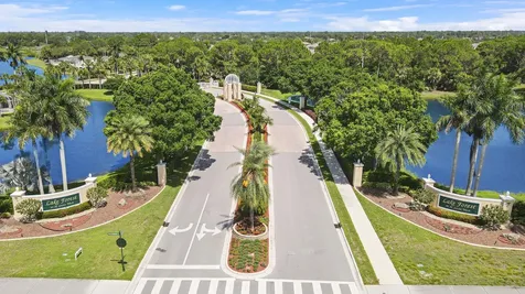 708 Sw Rocky Bayou Terrace Port Saint Lucie FL 34986