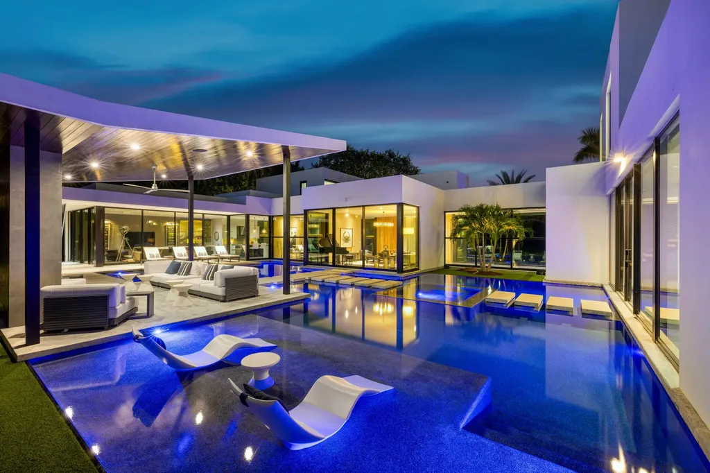 12 N Beach Road Jupiter Island FL 33455