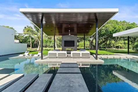 12 N Beach Road Jupiter Island FL 33455