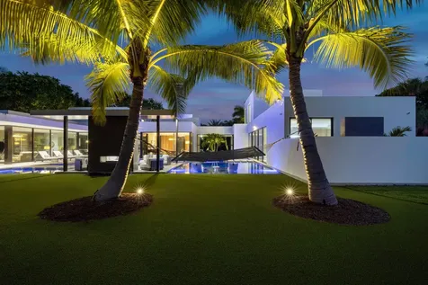 12 N Beach Road Jupiter Island FL 33455