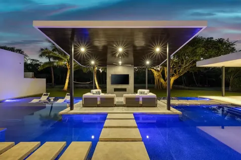 12 N Beach Road Jupiter Island FL 33455