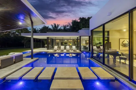 12 N Beach Road Jupiter Island FL 33455