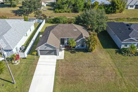 2619 Sw Fair Isle Road Port Saint Lucie FL 34987