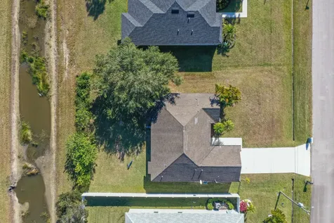 2619 Sw Fair Isle Road Port Saint Lucie FL 34987