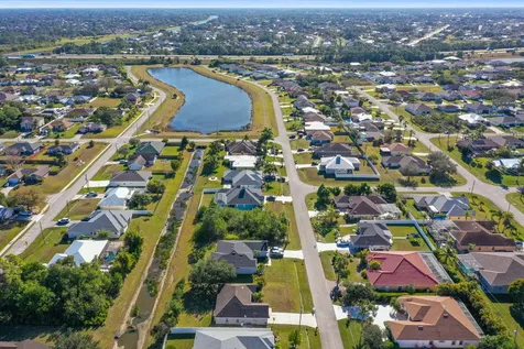 2619 Sw Fair Isle Road Port Saint Lucie FL 34987