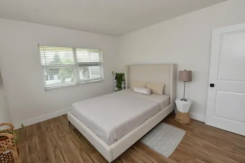 112 Salisbury West Palm Beach FL 33417