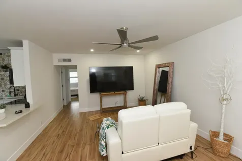 112 Salisbury West Palm Beach FL 33417