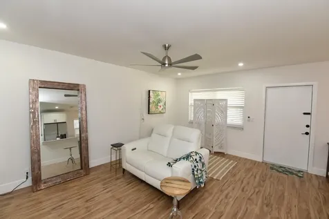 112 Salisbury West Palm Beach FL 33417
