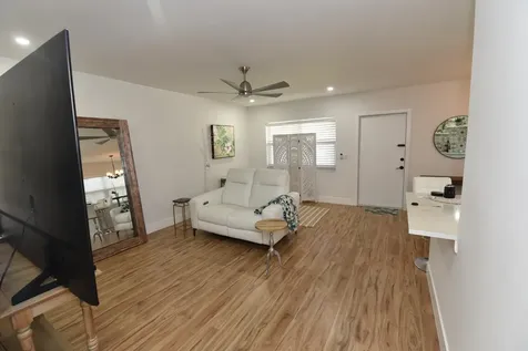 112 Salisbury West Palm Beach FL 33417