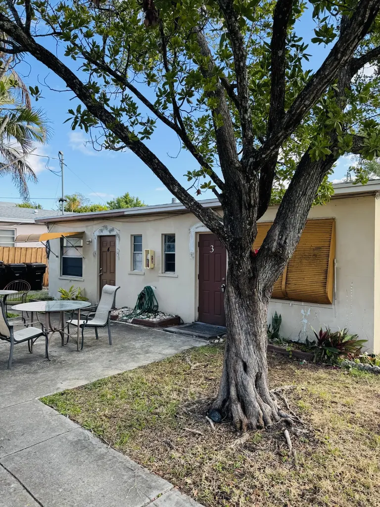 1101 N Federal Highway Lake Worth Beach FL 33460