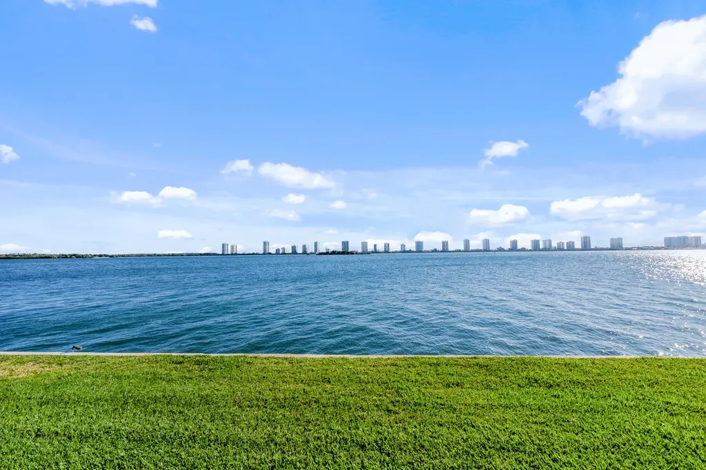 100 Wettaw Lane North Palm Beach FL 33408