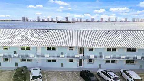 100 Wettaw Lane North Palm Beach FL 33408