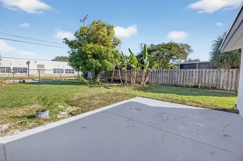 379 Nw 23rd Street Boca Raton FL 33431