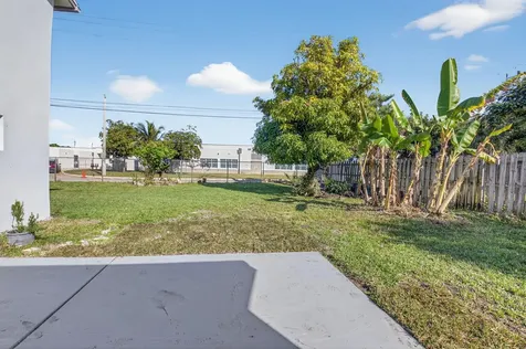 379 Nw 23rd Street Boca Raton FL 33431