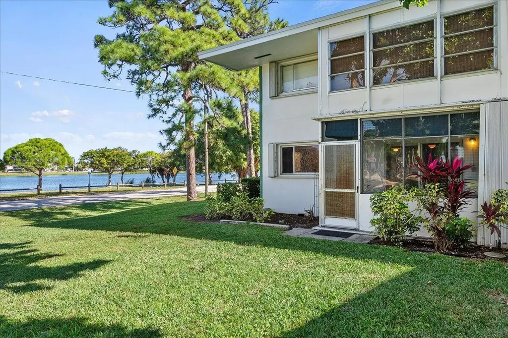 2004 Lake Osborne Drive Lake Worth Beach FL 33461