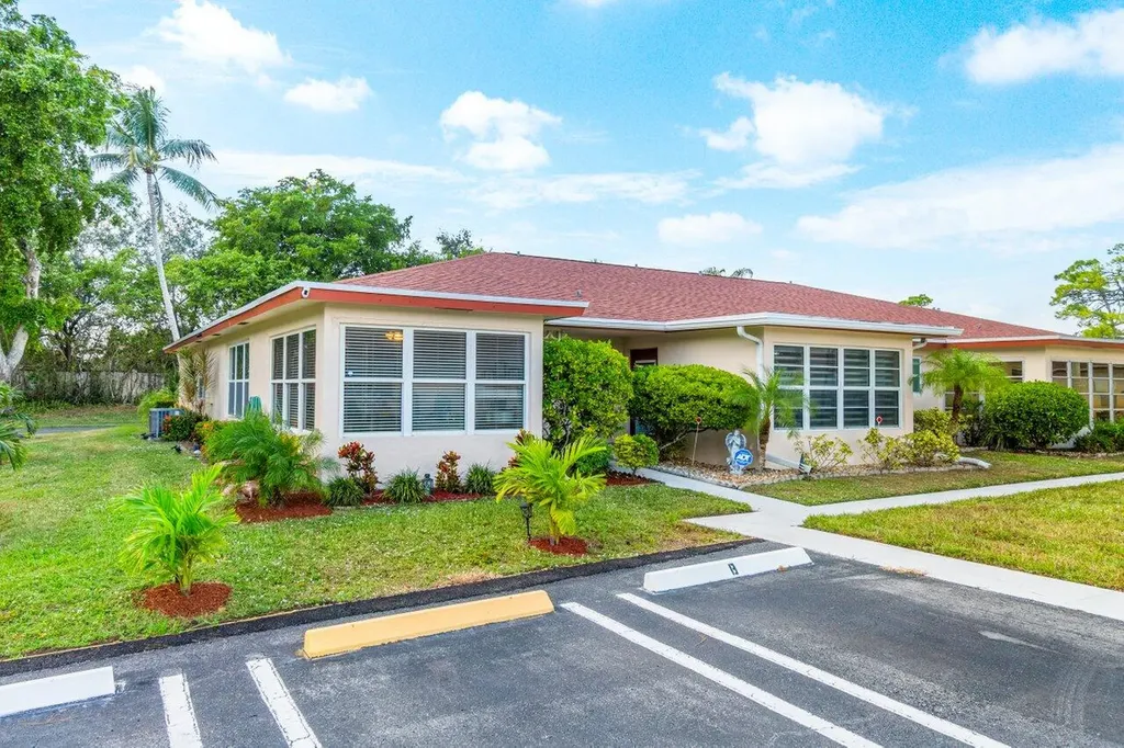 4935 Nw 2nd Street Delray Beach FL 33445