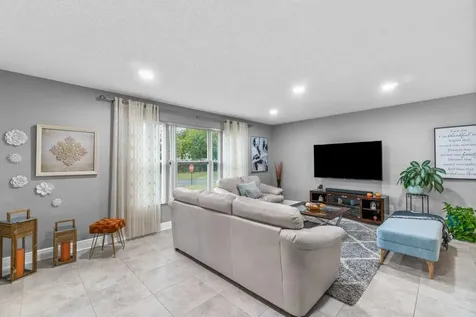 4935 Nw 2nd Street Delray Beach FL 33445