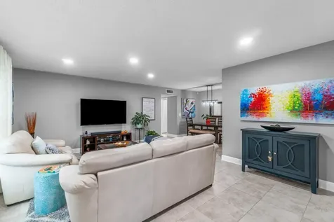 4935 Nw 2nd Street Delray Beach FL 33445