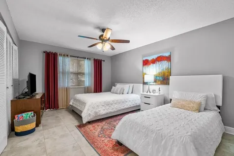 4935 Nw 2nd Street Delray Beach FL 33445