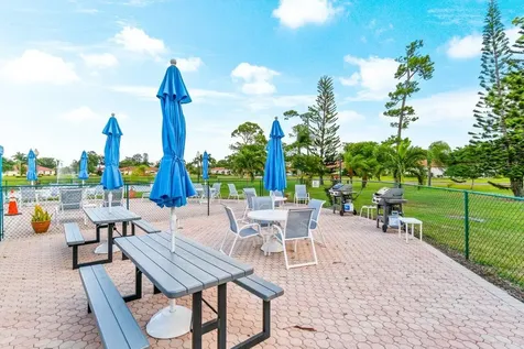 4935 Nw 2nd Street Delray Beach FL 33445