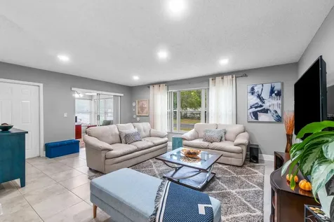 4935 Nw 2nd Street Delray Beach FL 33445