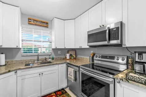 4935 Nw 2nd Street Delray Beach FL 33445