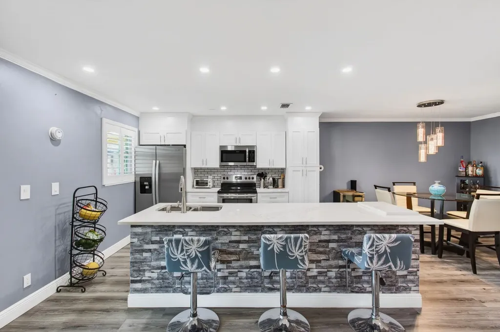 1320 High Point Place Delray Beach FL 33445