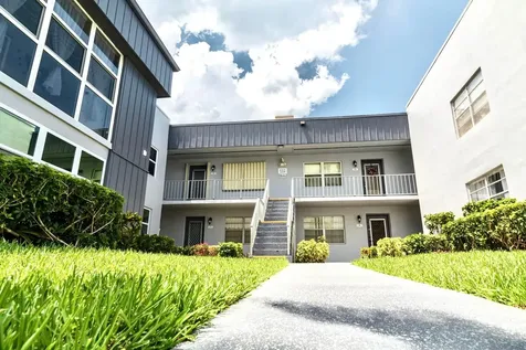 29 Burgundy A Delray Beach FL 33484