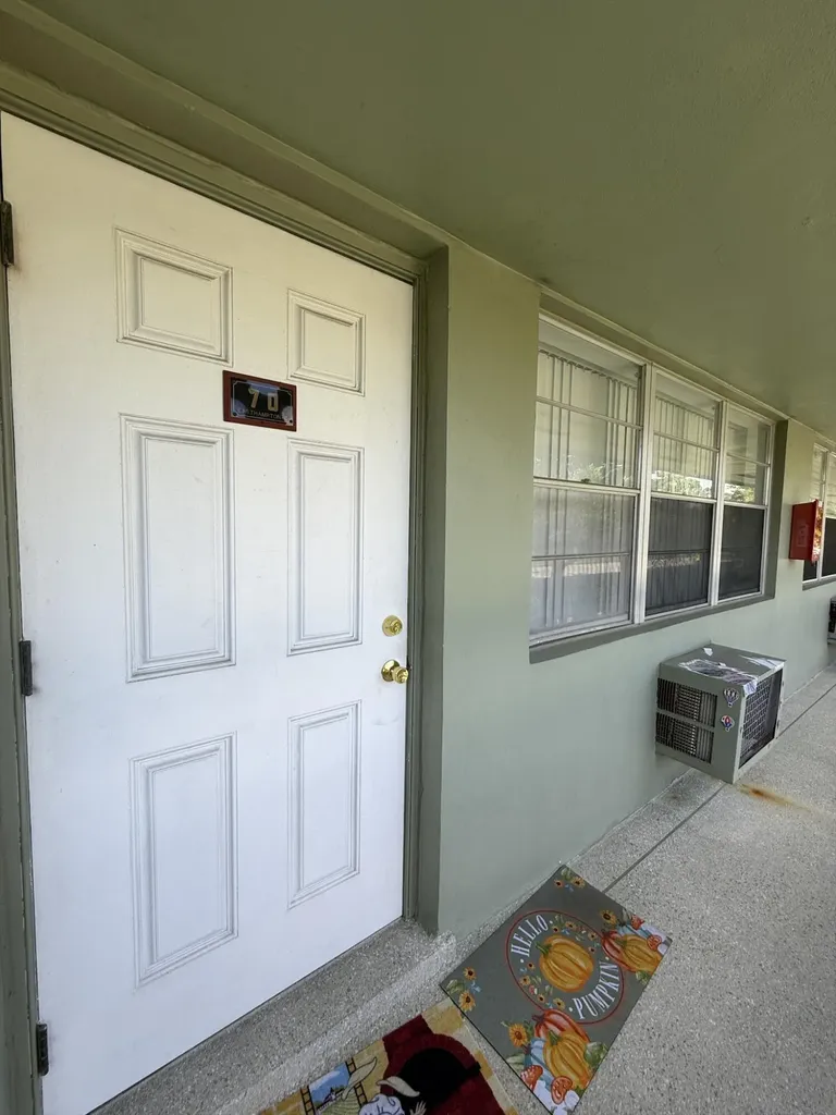 70 Easthampton C West Palm Beach FL 33417