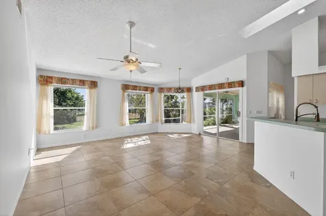 184 Sw Uneeda Place Port Saint Lucie FL 34953