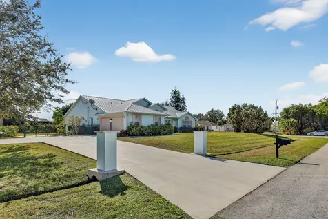 184 Sw Uneeda Place Port Saint Lucie FL 34953