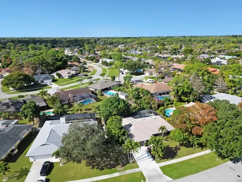 541 Azure Avenue Wellington FL 33414