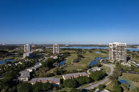 2425 Presidential Way West Palm Beach FL 33401
