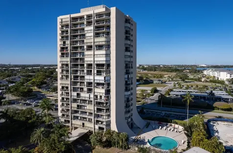 2425 Presidential Way West Palm Beach FL 33401