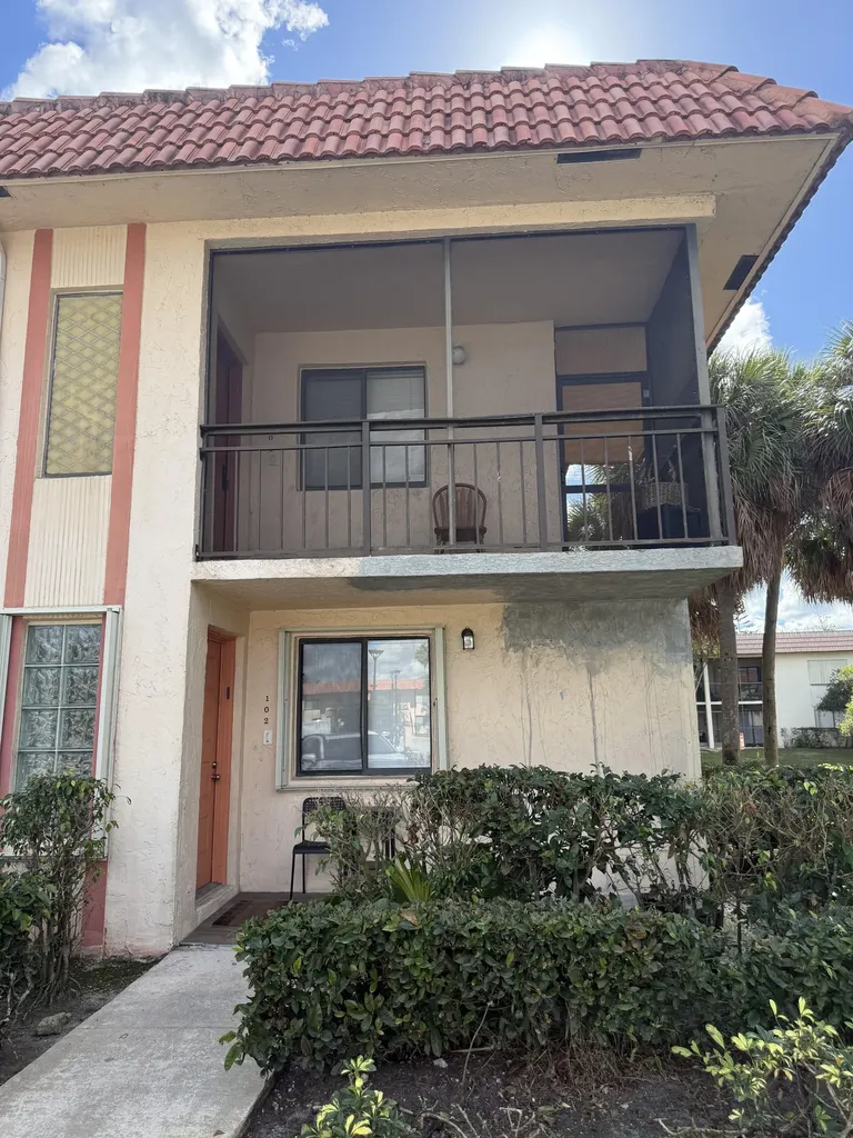 399 Lakeview Drive Weston FL 33326