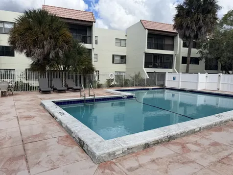 399 Lakeview Drive Weston FL 33326