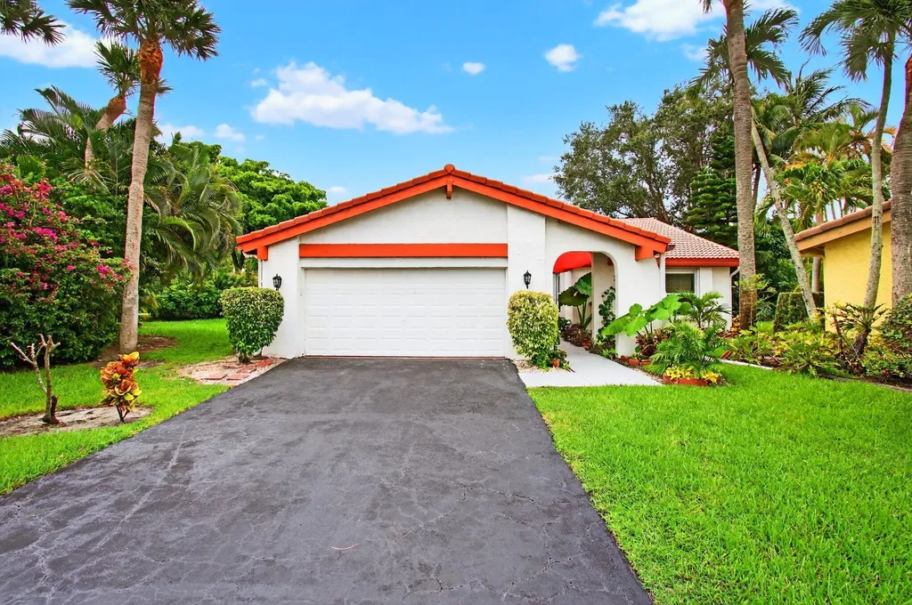 5735 Lakeview Mews Circle Boynton Beach FL 33437