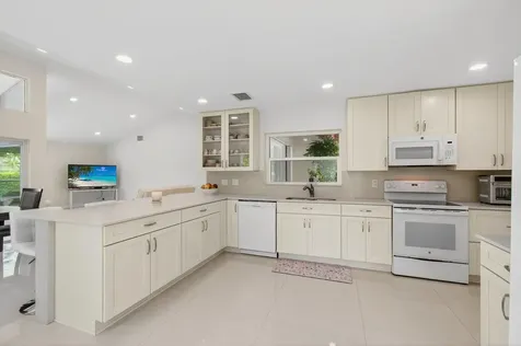 5735 Lakeview Mews Circle Boynton Beach FL 33437