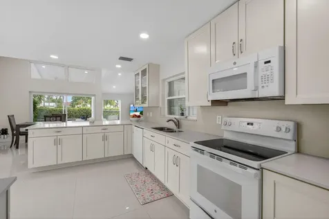 5735 Lakeview Mews Circle Boynton Beach FL 33437